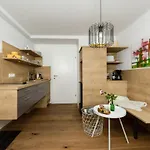 Macho Apartment *