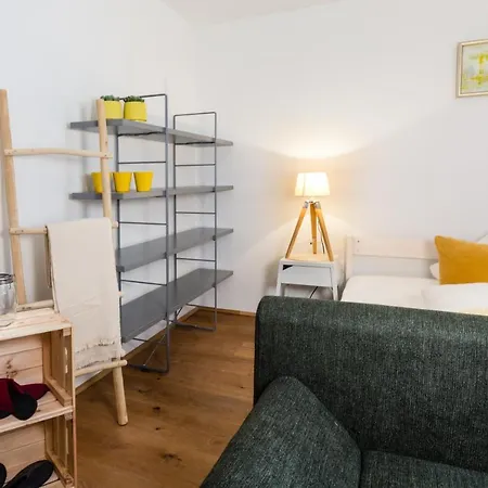 Macho Apartment *