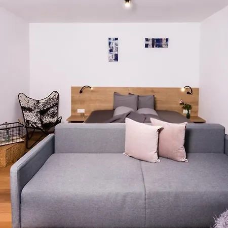 Macho Apartment *