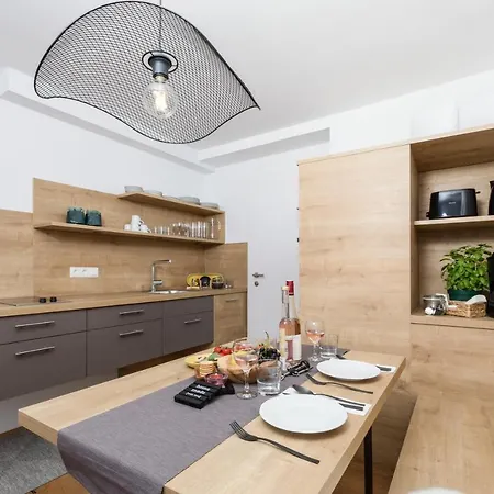 Macho Apartment